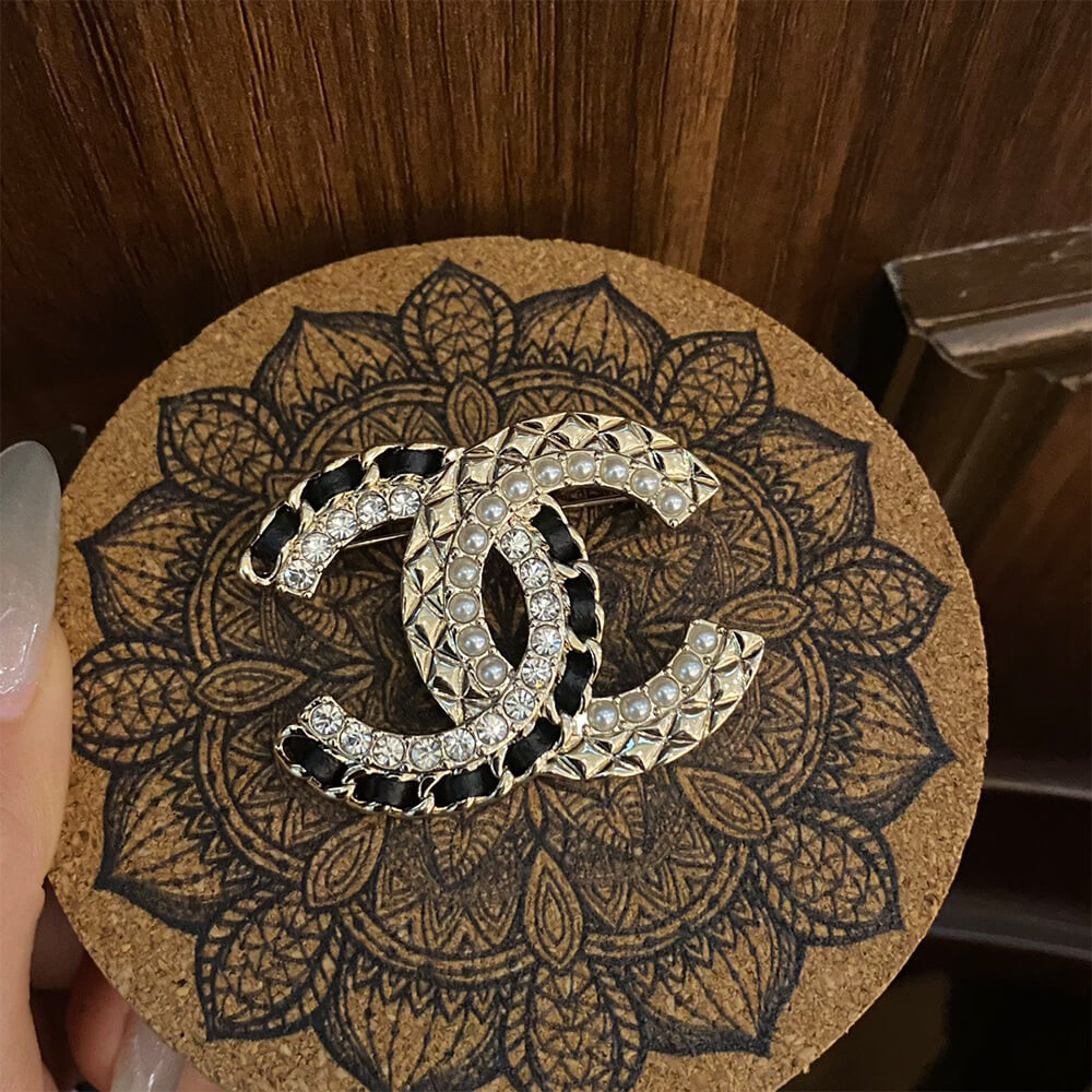 Ch**el BROOCH