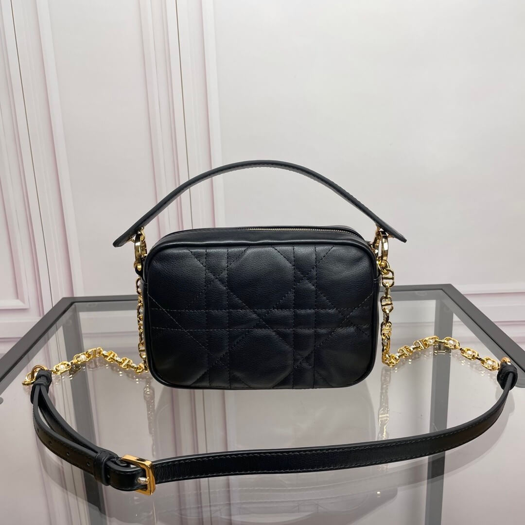 Small D10r Caro top handle camera bag