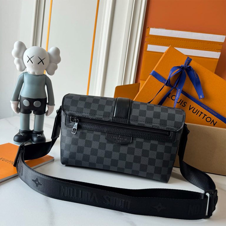 LV S-Cape Messenger